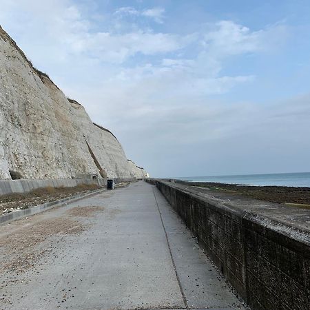 Sanctuary By The Sea With Large Room Including Lounge, Bathroom, Direct Garden Access & Free Parking Brighton Exteriör bild