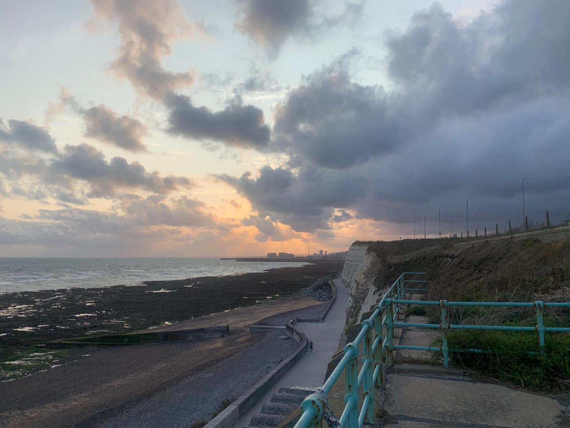 Sanctuary By The Sea With Large Room Including Lounge, Bathroom, Direct Garden Access & Free Parking Brighton Exteriör bild