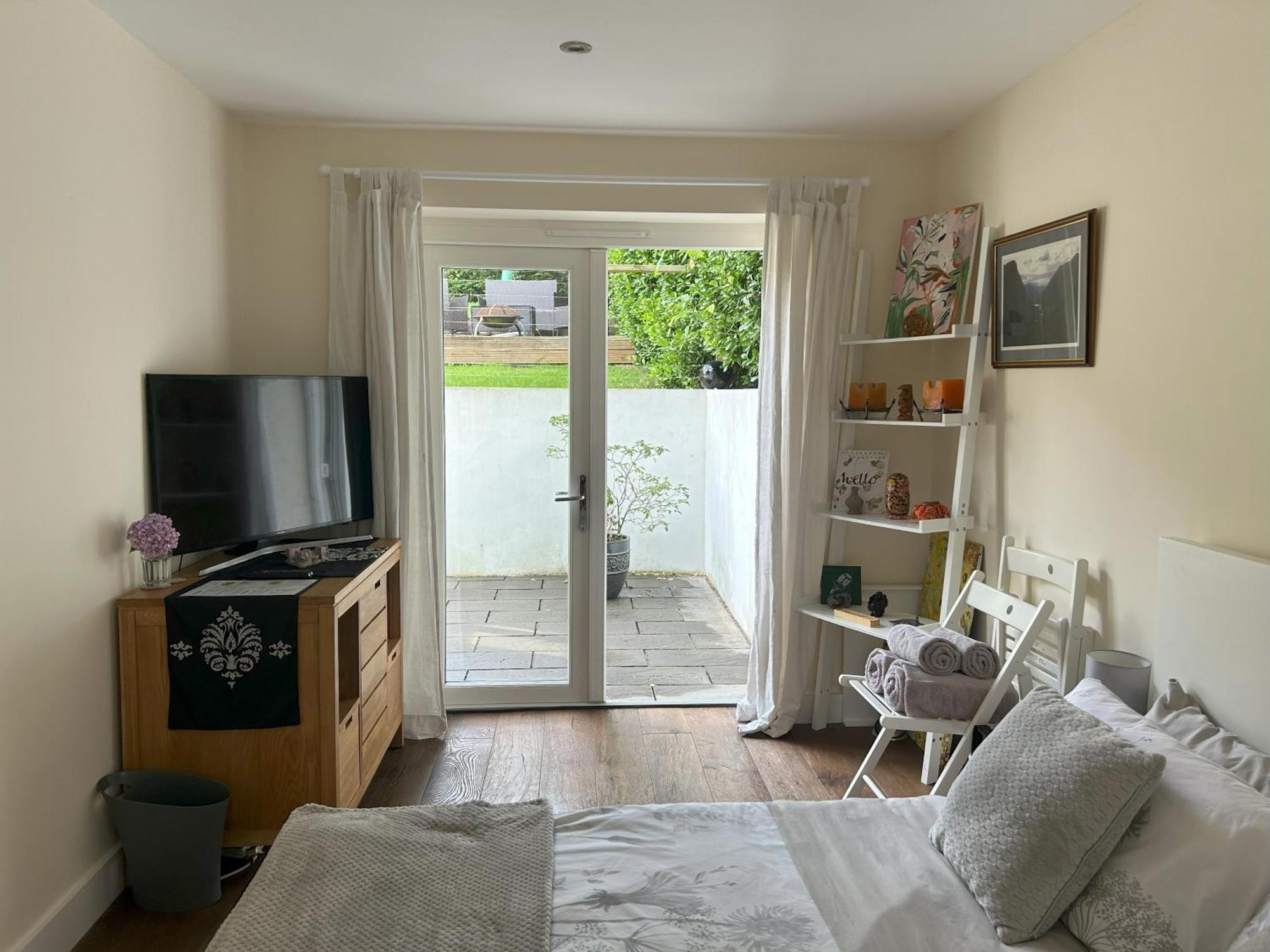 Sanctuary By The Sea With Large Room Including Lounge, Bathroom, Direct Garden Access & Free Parking Brighton Exteriör bild